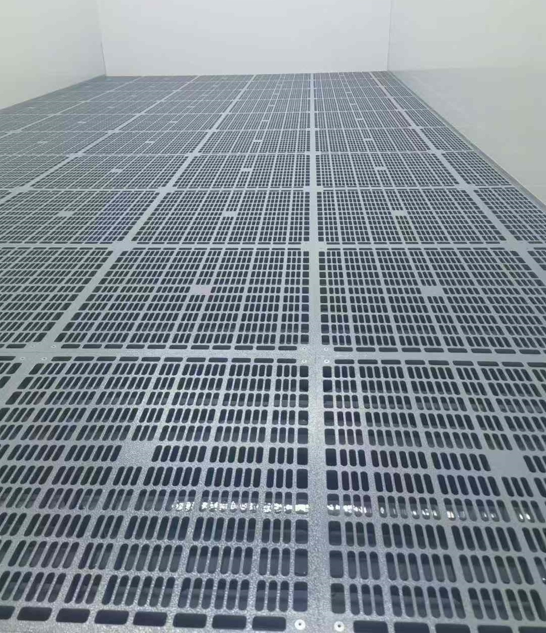 aluminum grate floor.jpg
