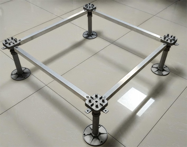 aluminum pedestal 072202.jpg